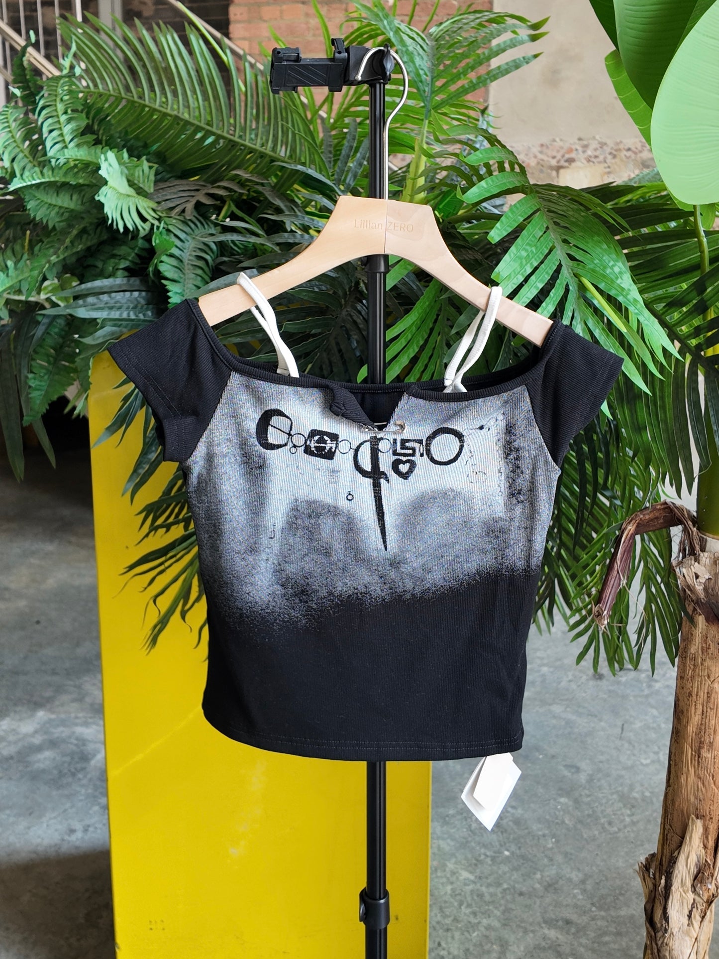 Graphic Contrast Crop Top