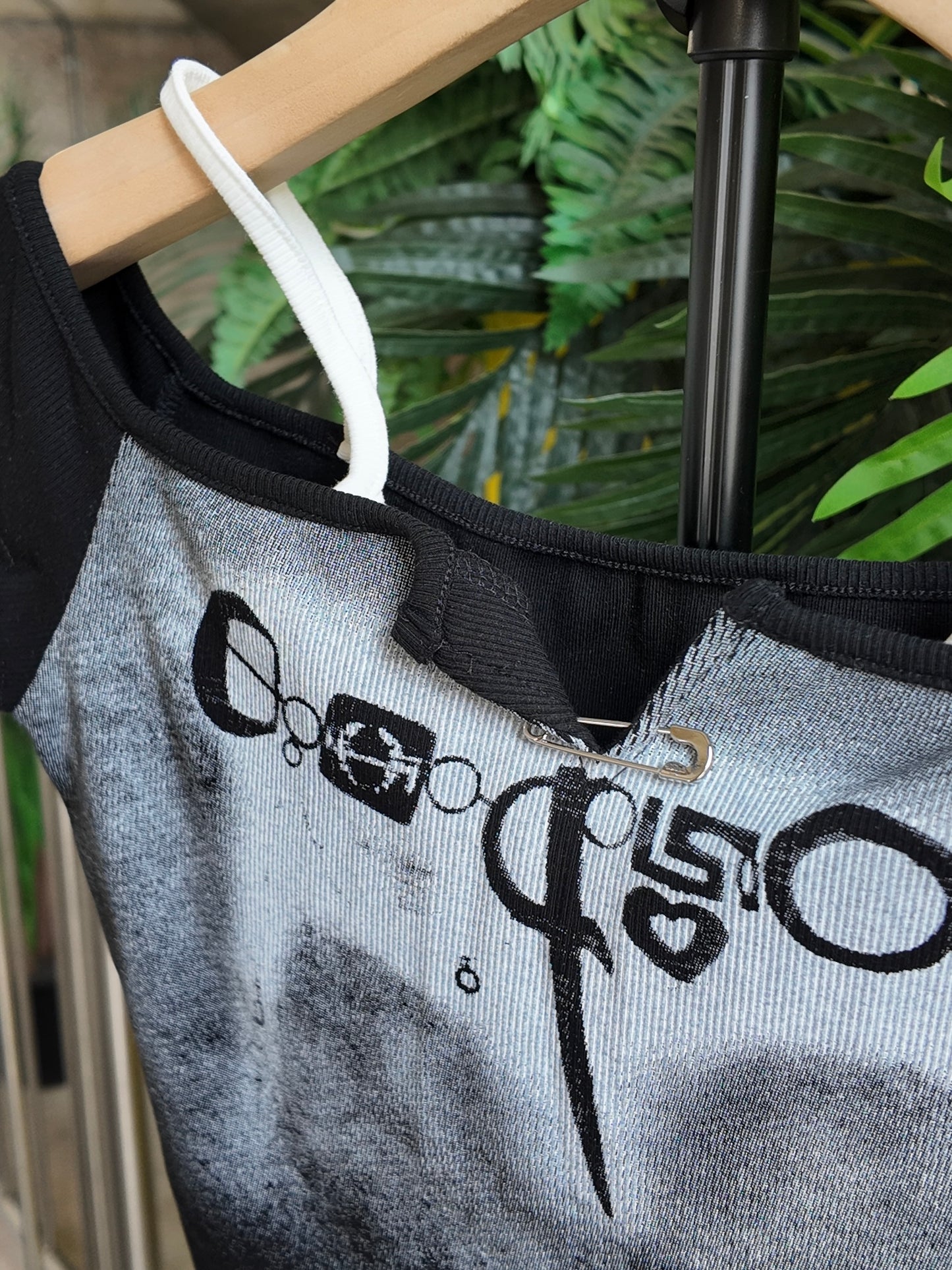 Graphic Contrast Crop Top