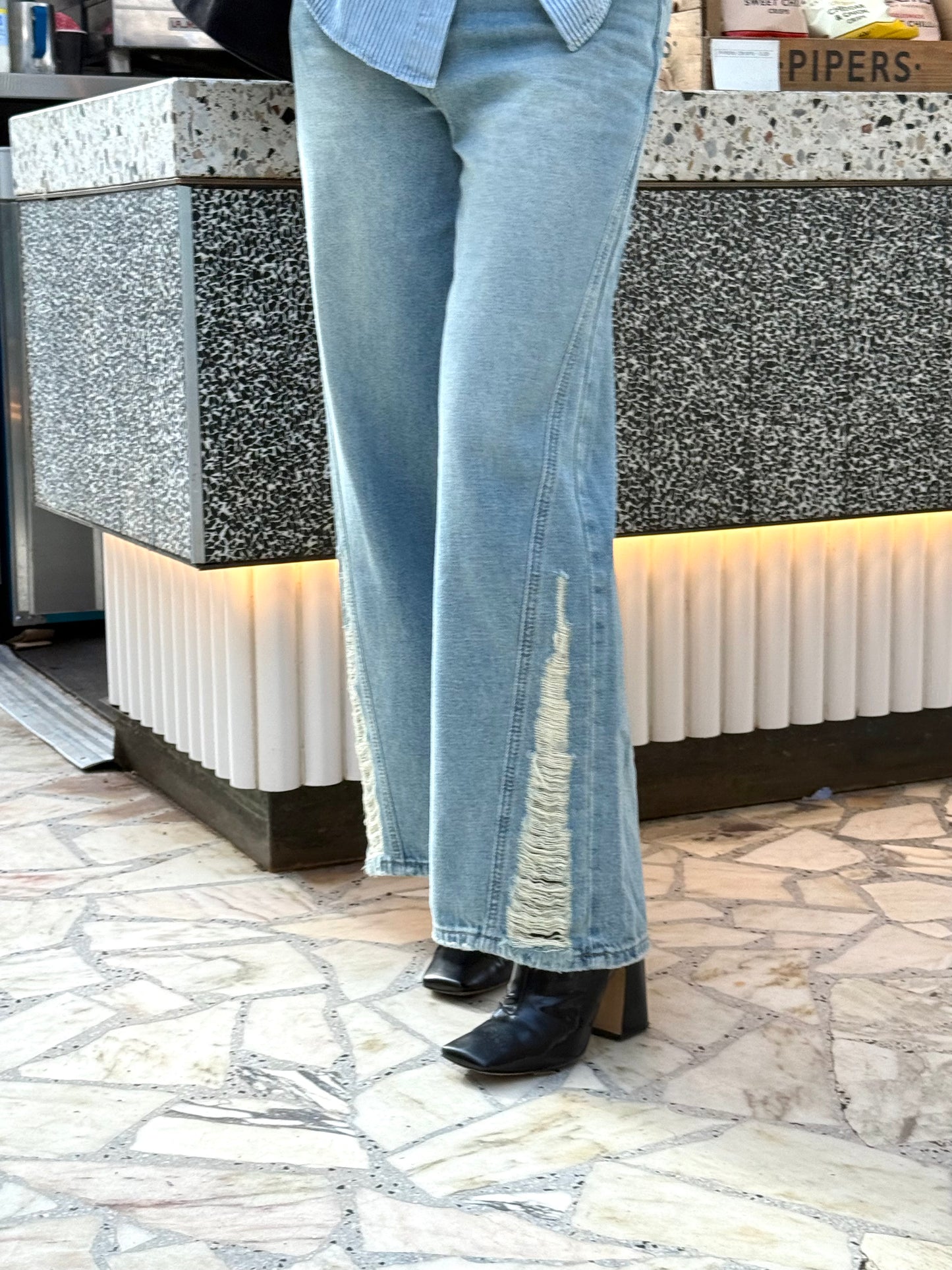 Edge Fray Wide-Leg Jeans