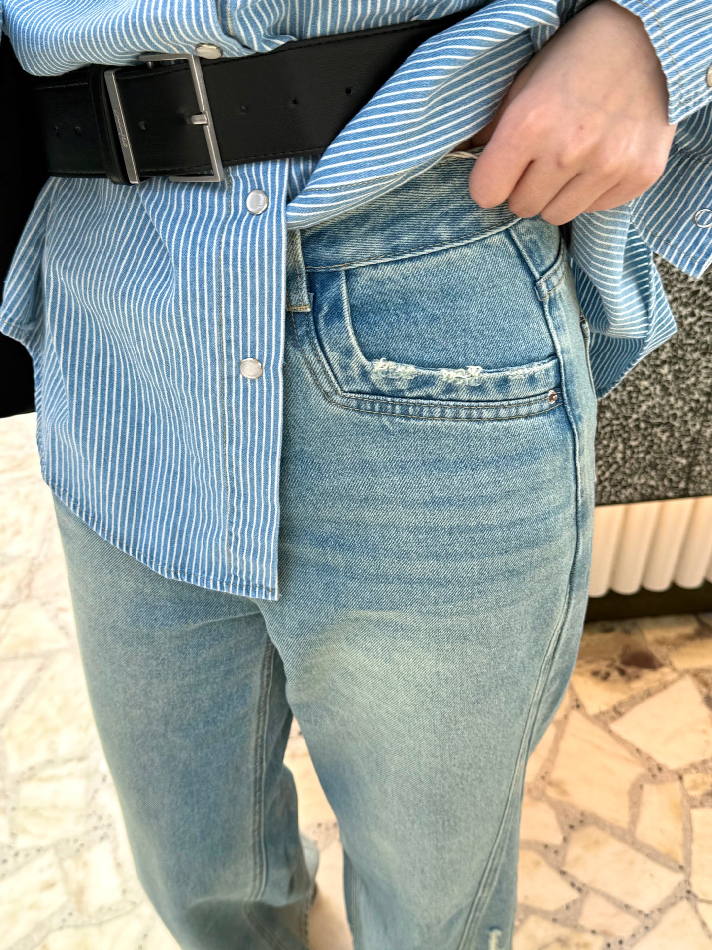 Edge Fray Wide-Leg Jeans